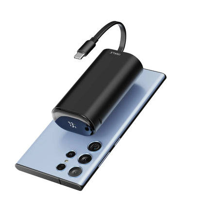 IWALK portable power bank with large capacity and fast charging comes with 9600mAh built-in cable suitable for iPhone Lightning