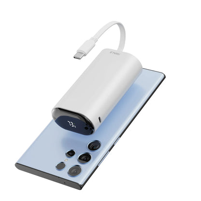 IWALK portable power bank with large capacity and fast charging comes with 9600mAh built-in cable suitable for iPhone Lightning